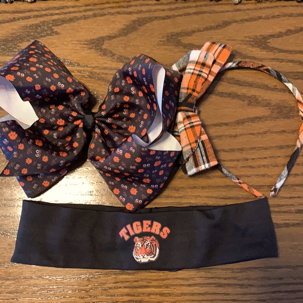 Set of 3 orange and black hair accessories